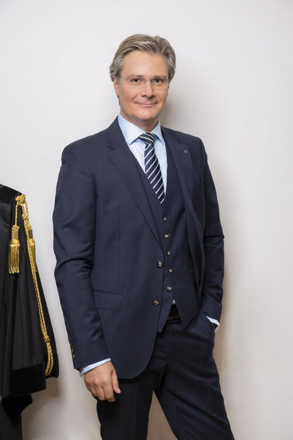 Alexander Stricker, Avvocato